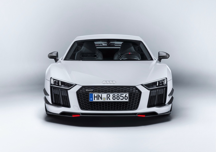 White Audi R8 V10 4K