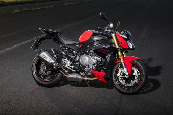 2017 BMW S1000R motorcycle 4K