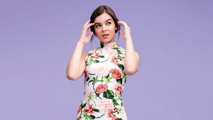 Hailee Steinfeld in floral dress