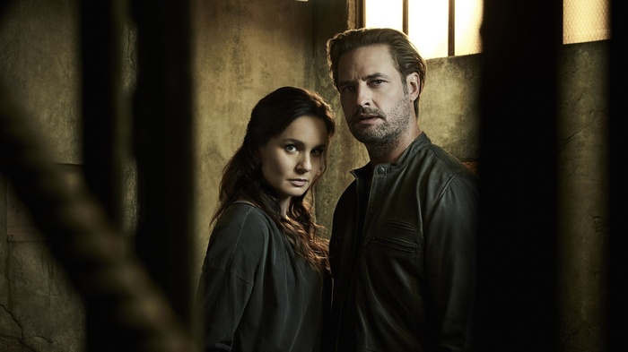 Colony: Josh Holloway and Sarah Wayne Callies