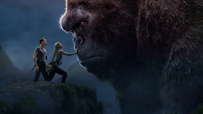 Tom Hiddleston and Brie Larson with Kong from Kong: Skull Island 4K