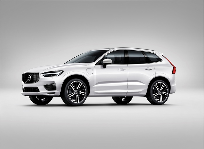 White Volvo XC90 T8 R-Design SUV