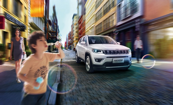 2017 Jeep Compass Limited on a city street