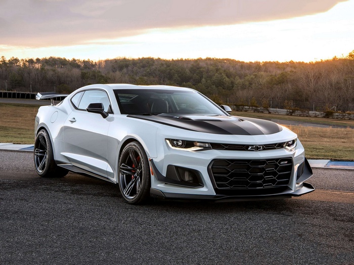 2018 Chevrolet Camaro ZL1 1LE on a Racetrack
