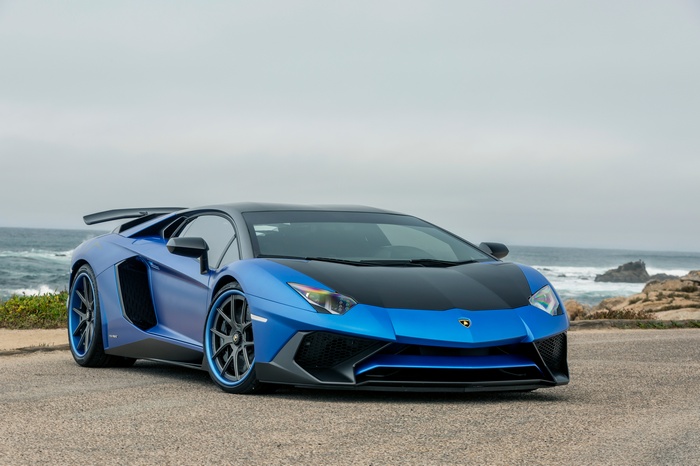 4K Lamborghini Aventador by the Ocean