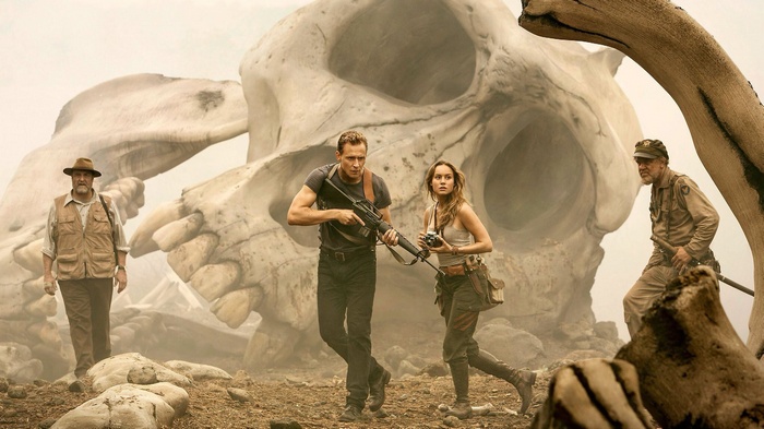 Tom Hiddleston and Brie Larson in Kong: Skull Island