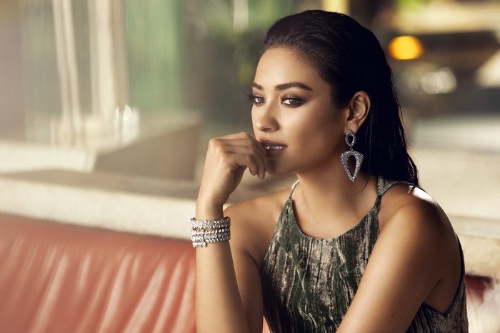Shay Mitchell wearing BaubleBar jewelry