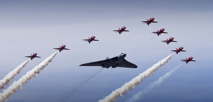 Vulcan Bomber and Red Arrows 4K