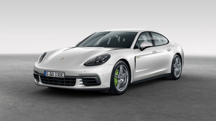 White Porsche Panamera 4 E-Hybrid