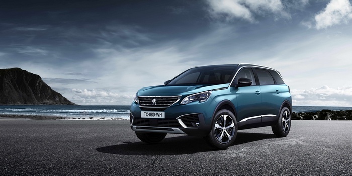 Peugeot 5008 SUV parked by the sea