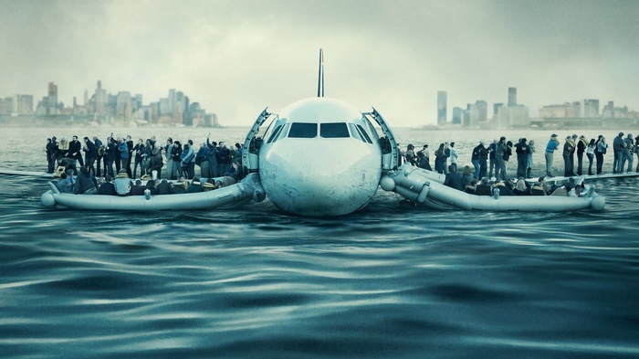 Sully landing on water with passengers