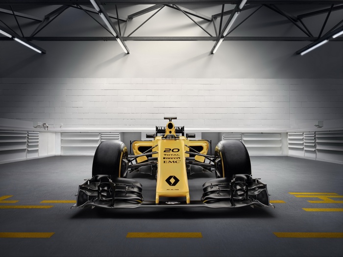 Renault RS16 Formula 1 car in a garage