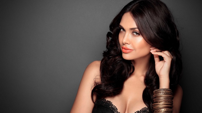 Esha Gupta in black lingerie with bangles