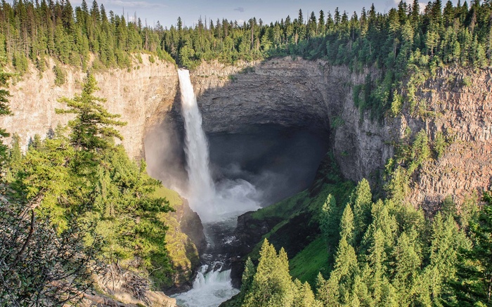 Helmcken Falls in Wells Gray Provincial Park, Canada