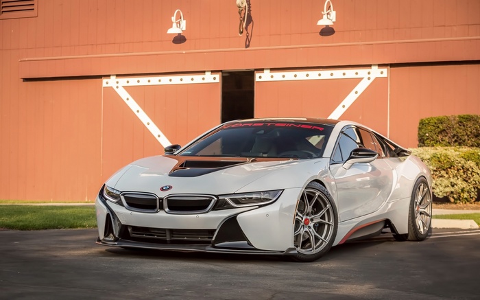 White BMW i8 with Vorsteiner V-FF 103 Wheels