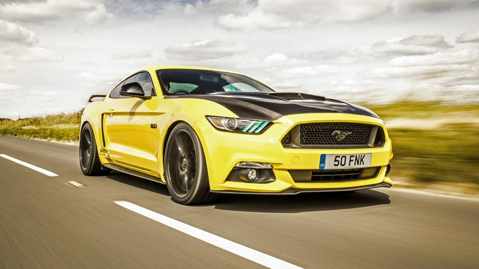 Yellow Ford Mustang CS700 4K