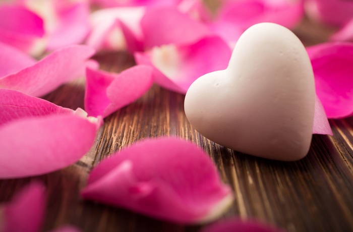 4K Love Heart with Pink Rose Petals