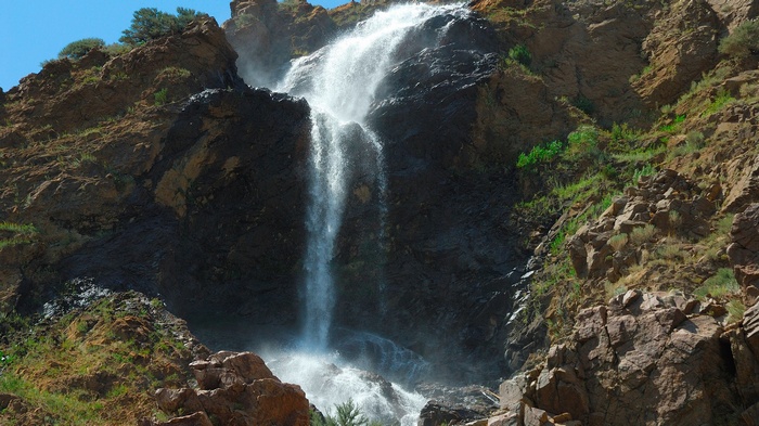 Waterfall cascading down a rocky cliff face
