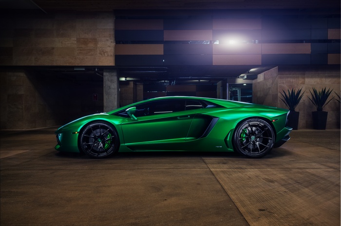 Green 2016 Lamborghini Aventador