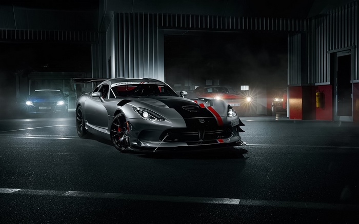 Dodge Viper ACR cars in a garage