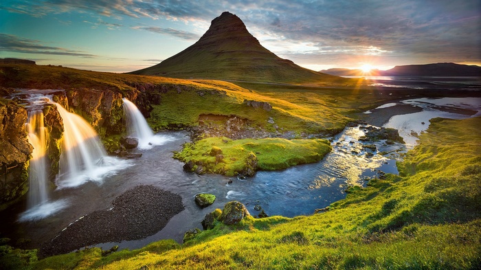 Kirkjufell mountain and Kirkjufellsfoss waterfall in Iceland