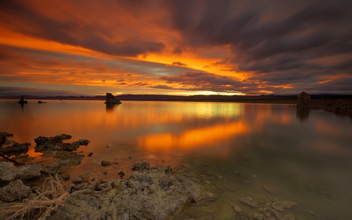 Sunset over Mono Lake with Tufa Towers