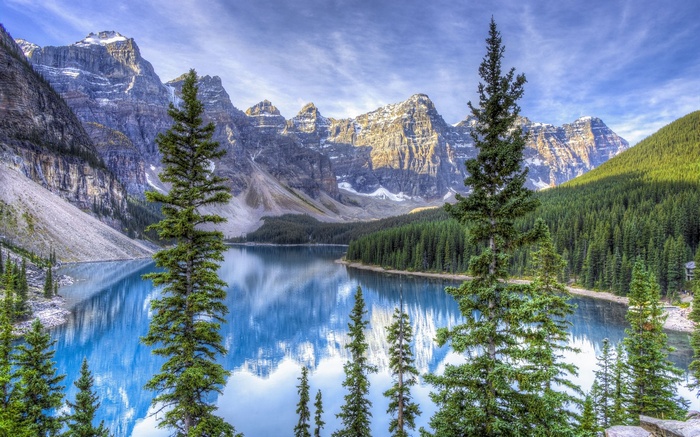 Moraine Lake and Mountains in Banff National Park
