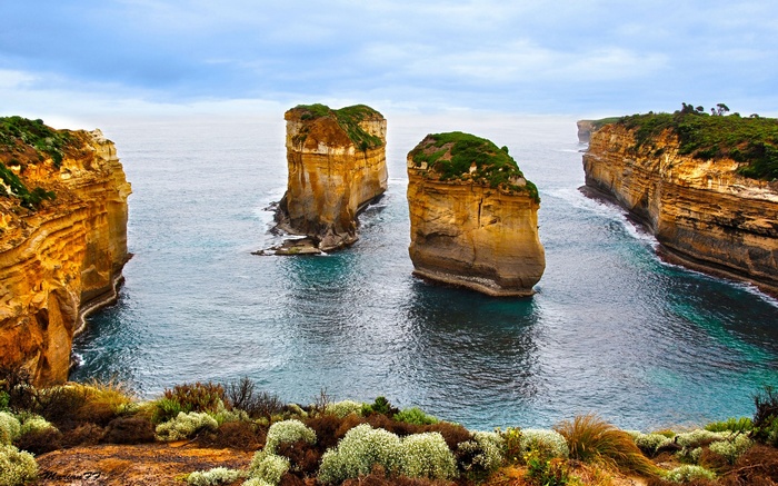 Rock formations in the ocean at Loch Ard Gorge