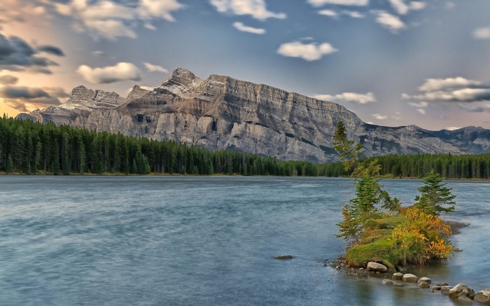 Mountain range and lake with trees