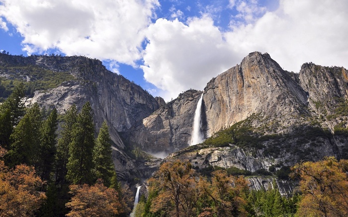 Yosemite Falls in Yosemite National Park