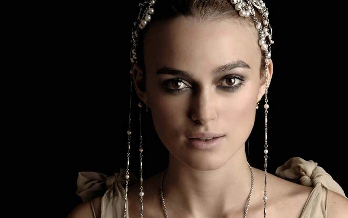 Keira Knightley with pearl jewelry