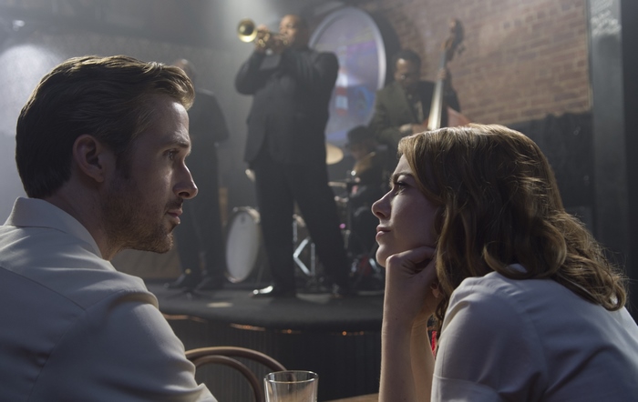 Ryan Gosling and Emma Stone in a jazz club
