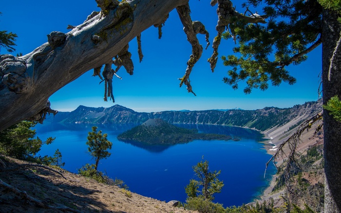 Crater Lake National Park with Wizard Island
