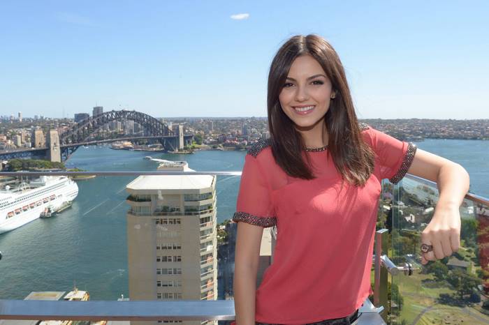 Victoria Justice in Sydney with Harbour Bridge