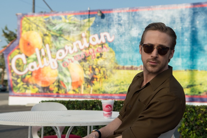 Ryan Gosling in front of Californian Oranges sign