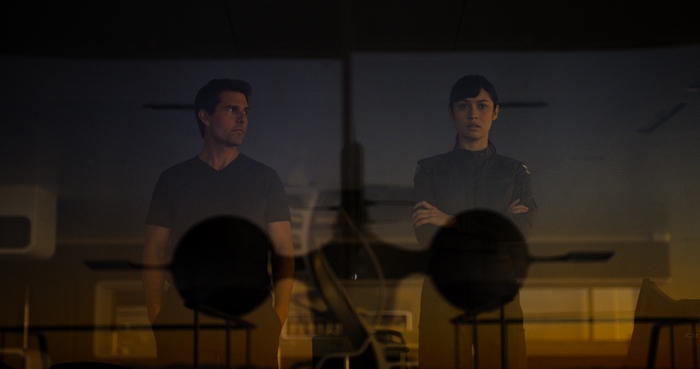 Tom Cruise and Olga Kurylenko in Oblivion