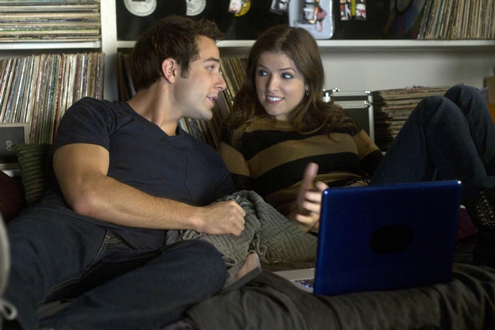 Anna Kendrick and Zachary Levi on a couch