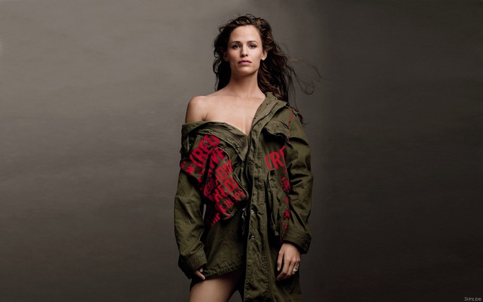 Jennifer Garner in an olive green jacket