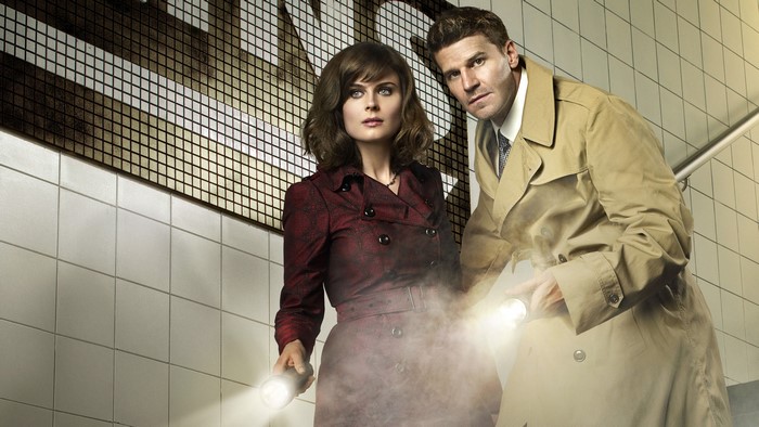 David Boreanaz and Emily Deschanel in Bones
