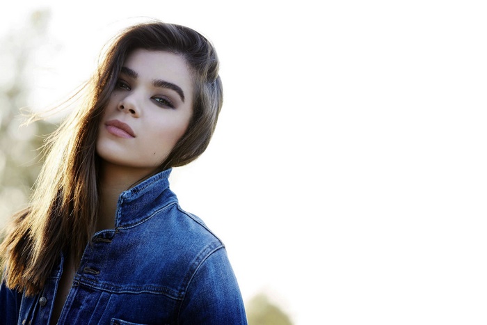Hailee Steinfeld in Denim Jacket