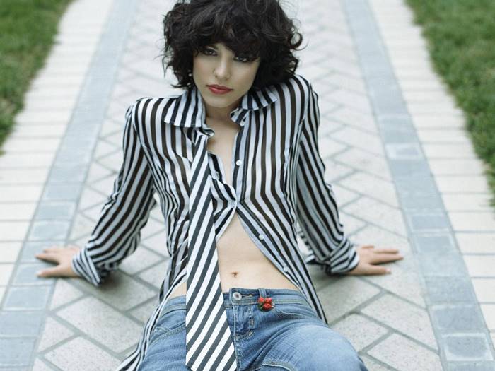 Rachel McAdams sitting on a pathway