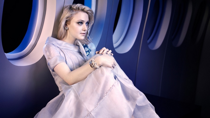 Dakota Fanning in a light purple dress