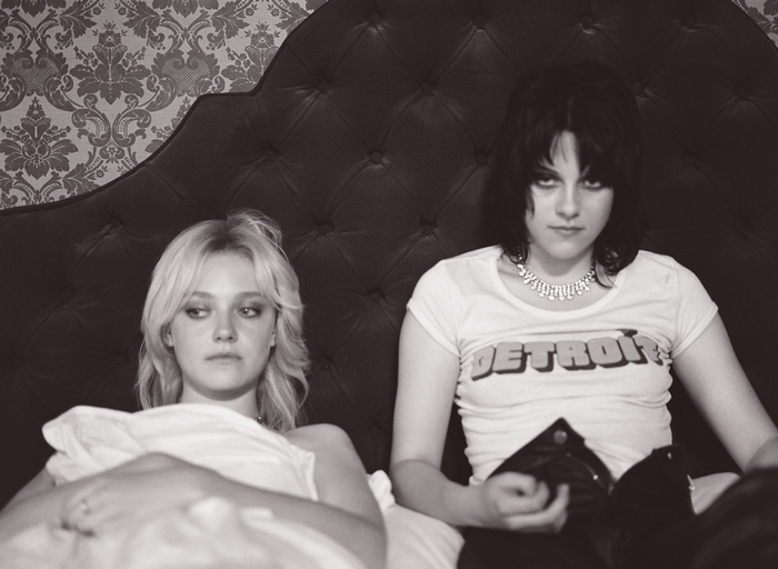 Dakota Fanning and Kristen Stewart in bed
