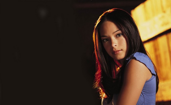 Kristin Kreuk in blue top