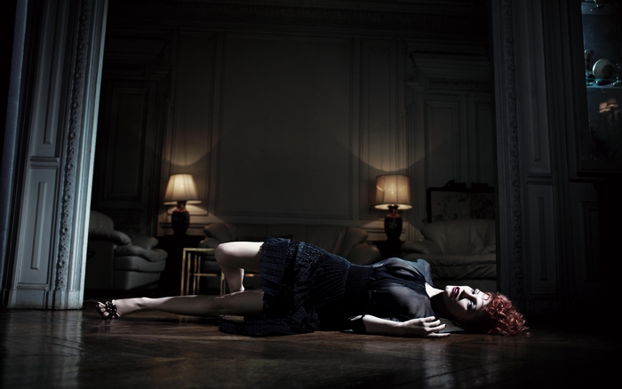 Jessica Chastain lying on the floor
