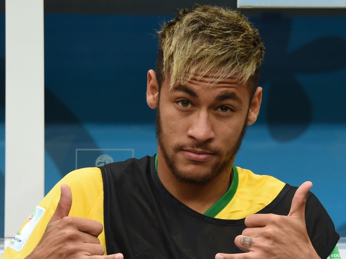 Neymar Jr. giving thumbs up