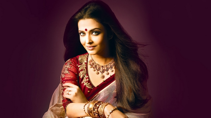 Aishwarya Rai Bachchan in traditional Indian attire