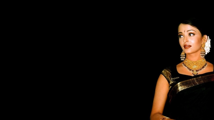 Aishwarya Rai Bachchan in traditional Indian attire