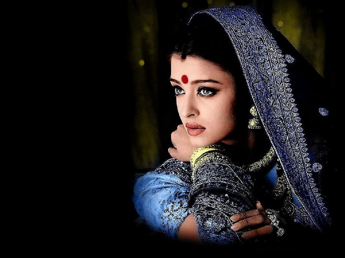 Aishwarya Rai Bachchan in traditional Indian attire