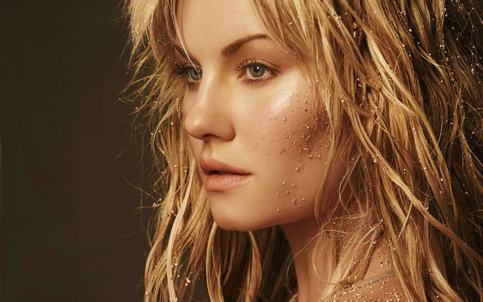 Elisha Cuthbert Portrait